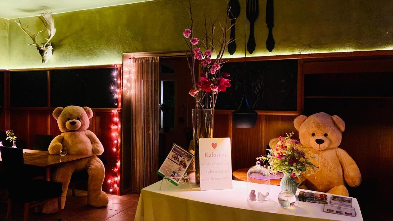 Zu Den Linden - Radebeul Pension Mit Restaurant Exterior foto