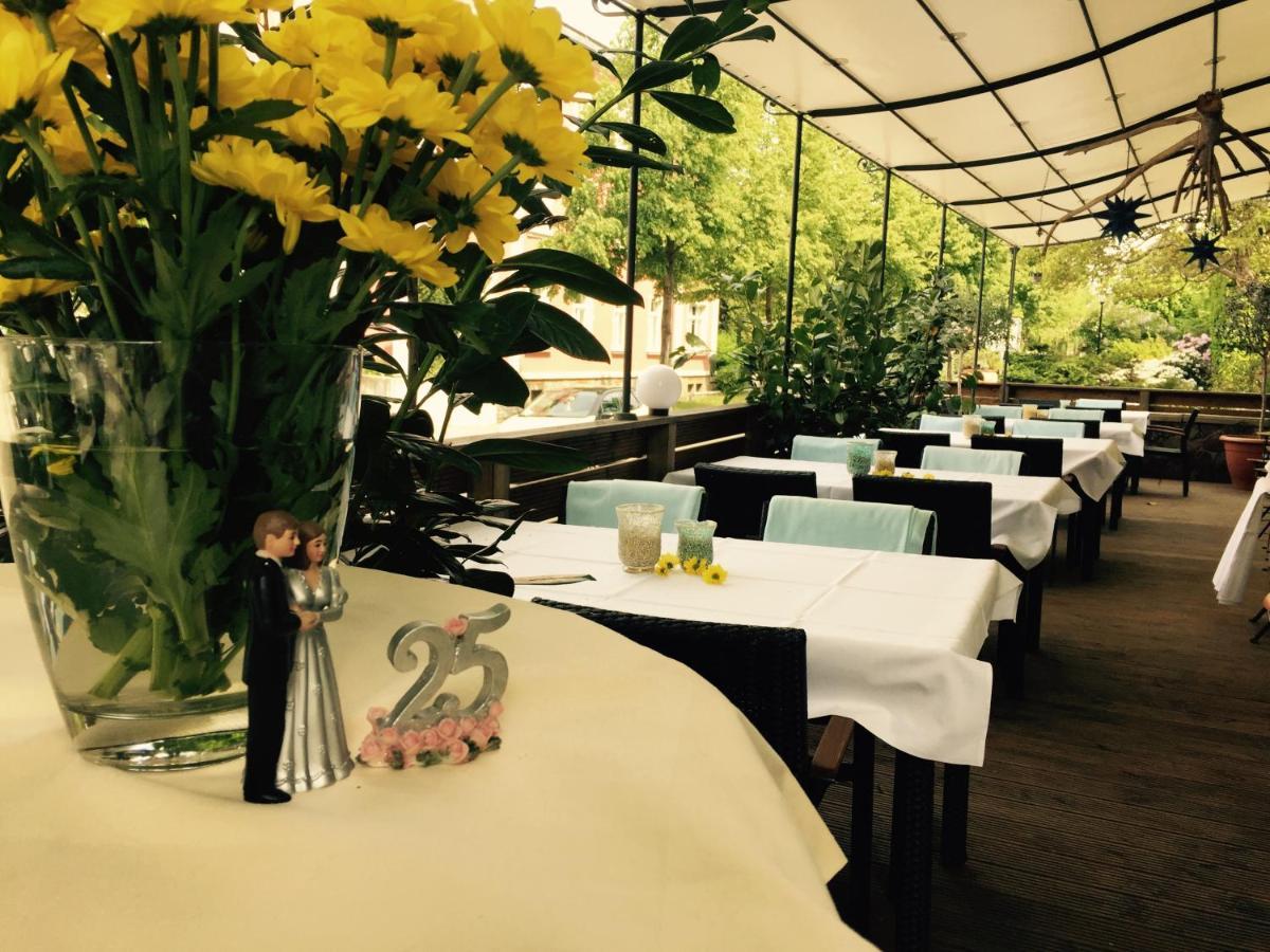 Zu Den Linden - Radebeul Pension Mit Restaurant Exterior foto