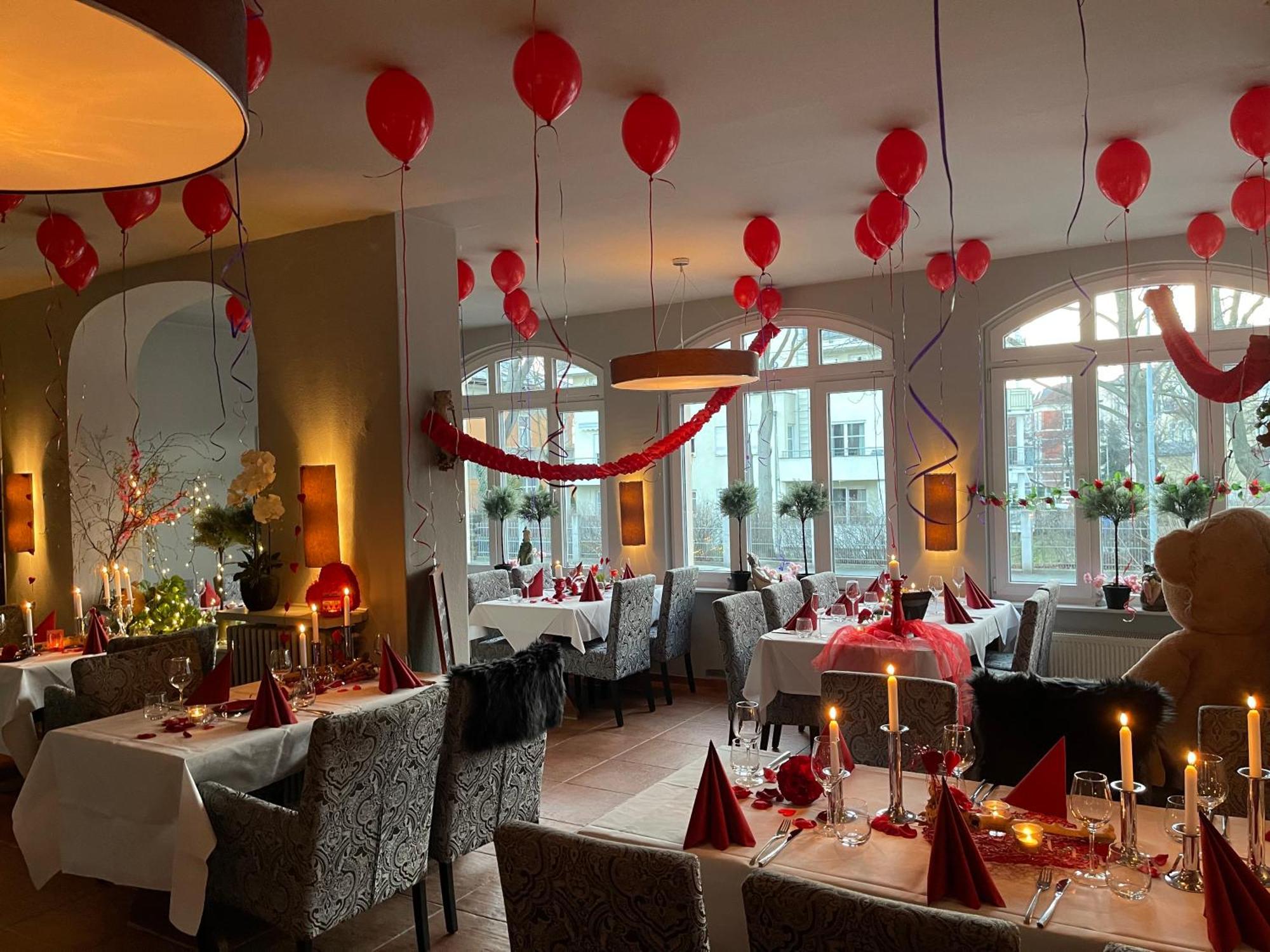 Zu Den Linden - Radebeul Pension Mit Restaurant Exterior foto